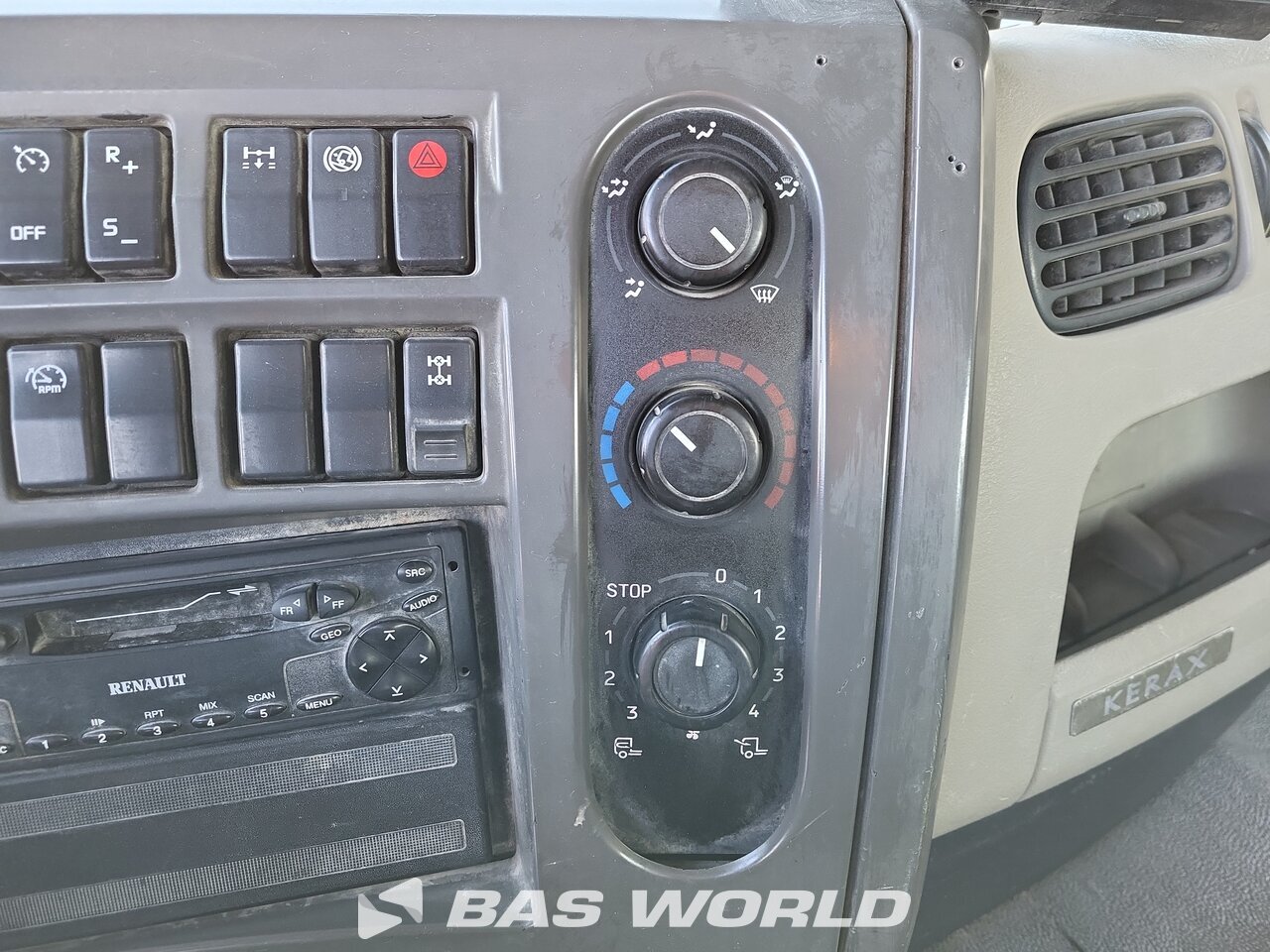 Other : Renault Kerax 370 8X4 Camion malaxeur béton