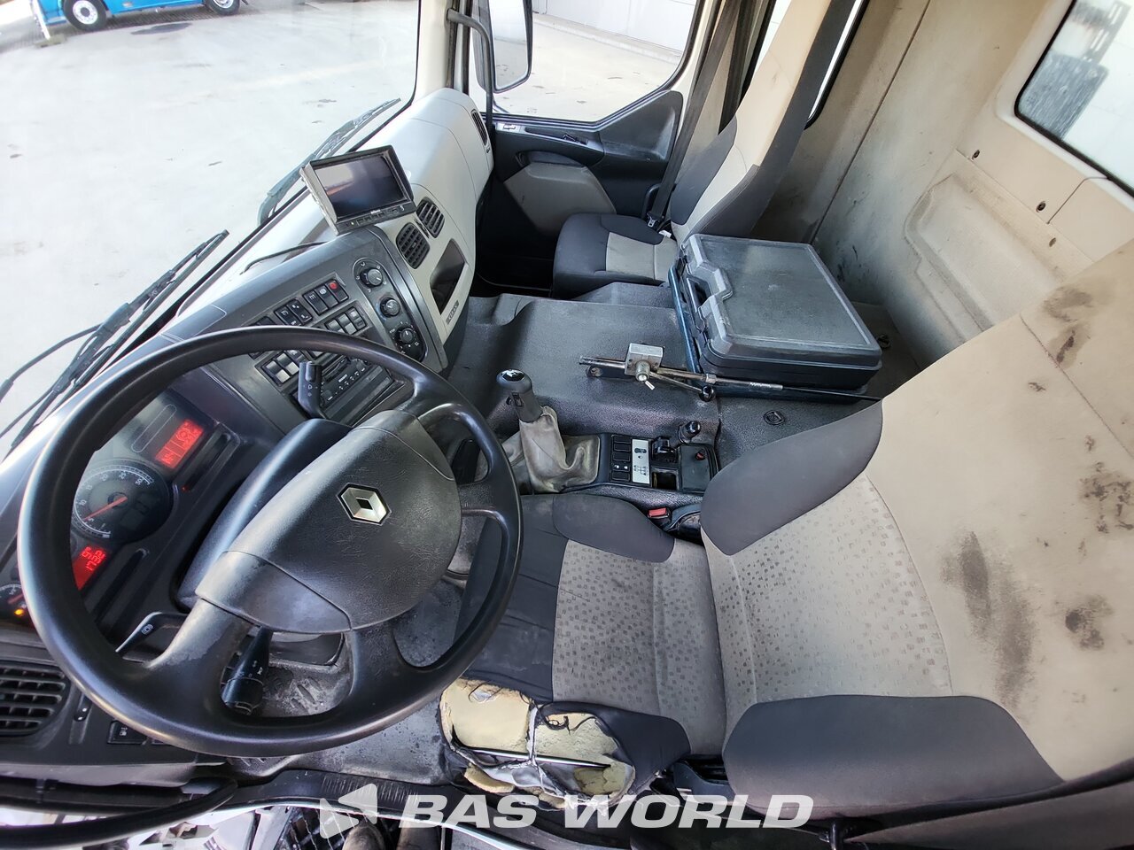 Other : Renault Kerax 370 8X4 Camion malaxeur béton