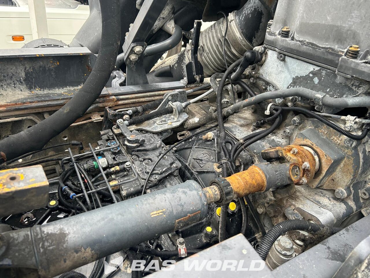 Other : Renault Kerax 370 8X4 Camion malaxeur béton