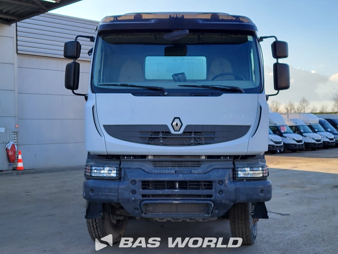 Other : Renault Kerax 370 8X4 Camion malaxeur béton