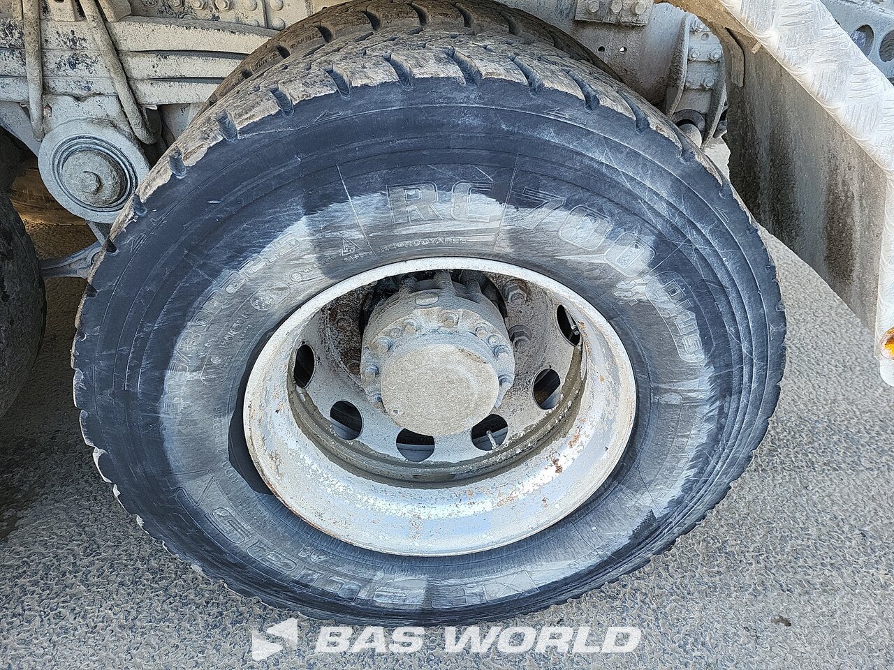 Other : Renault Kerax 370 8X4 Camion malaxeur béton