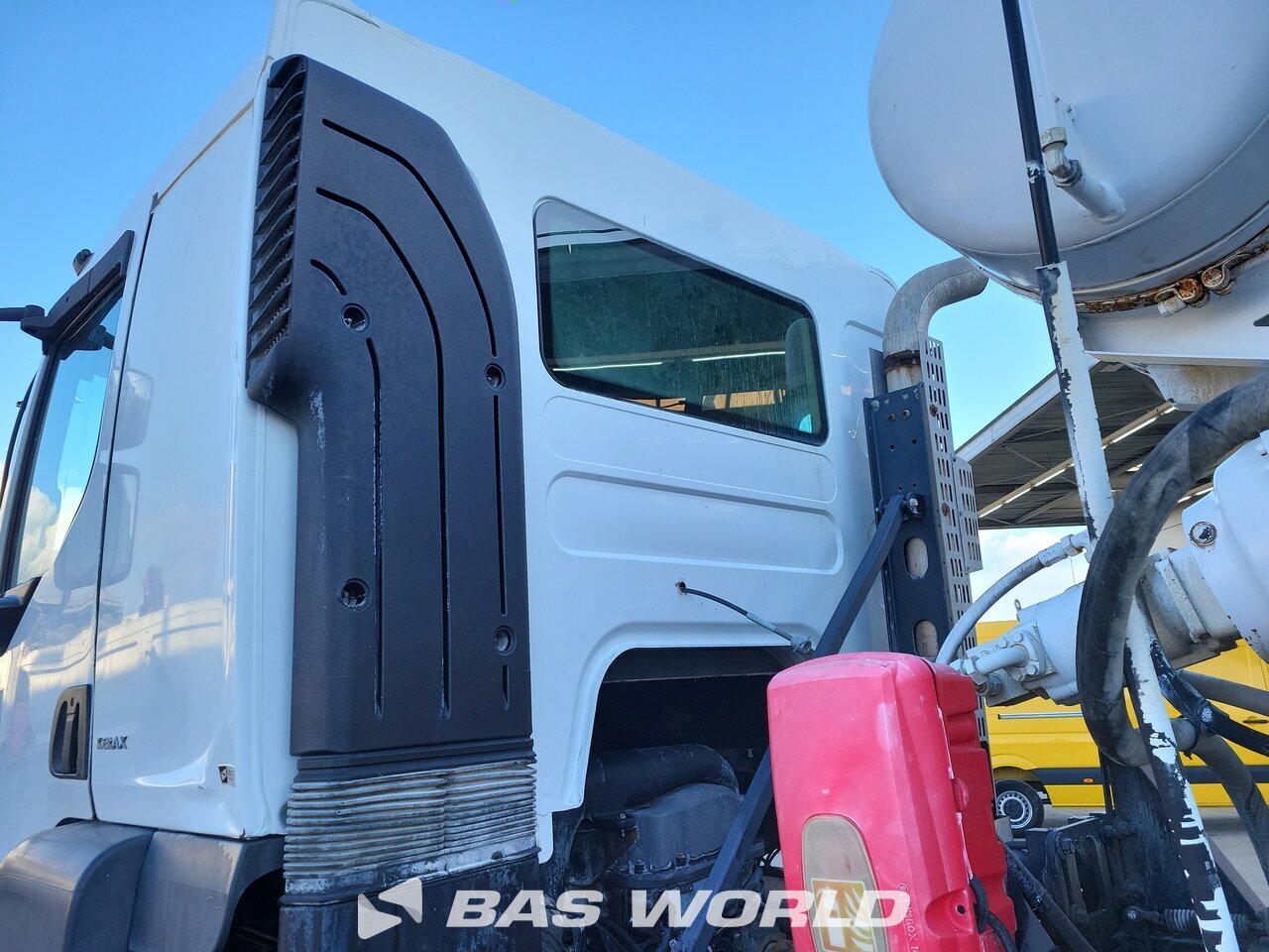 Other : Renault Kerax 370 8X4 Camion malaxeur béton