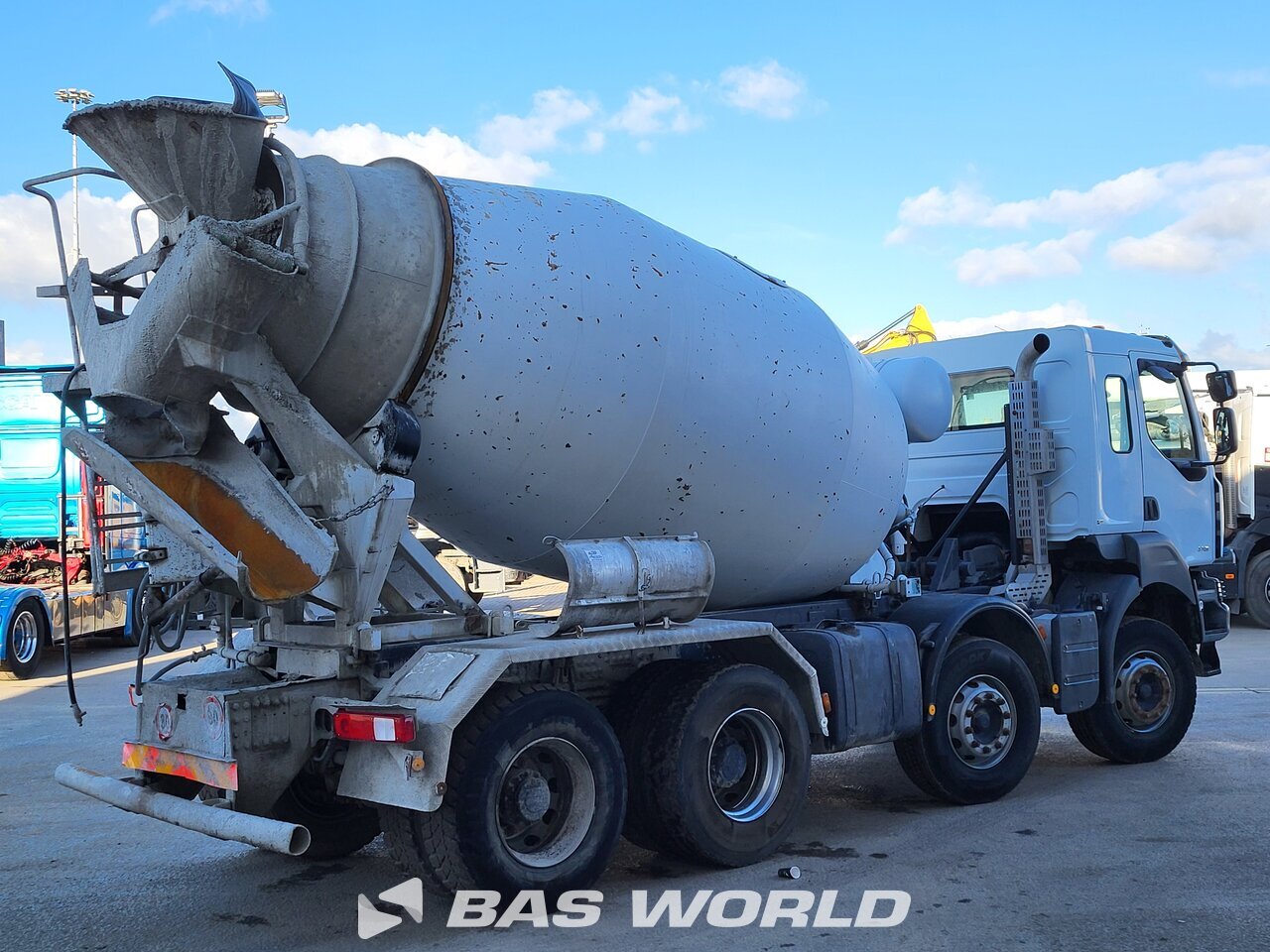 Other : Renault Kerax 370 8X4 Camion malaxeur béton