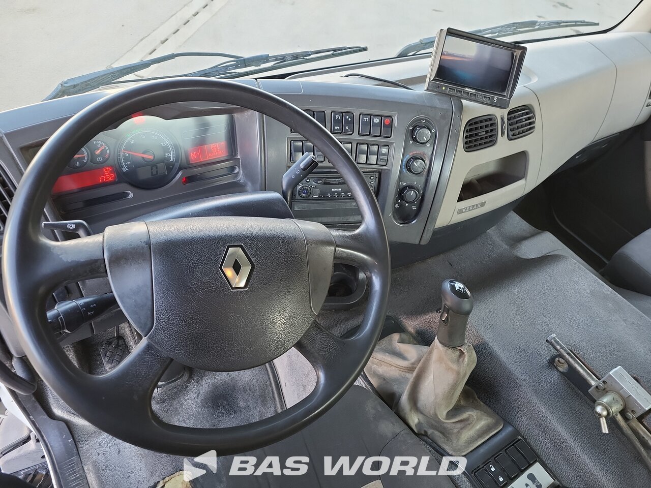 Other : Renault Kerax 370 8X4 Camion malaxeur béton