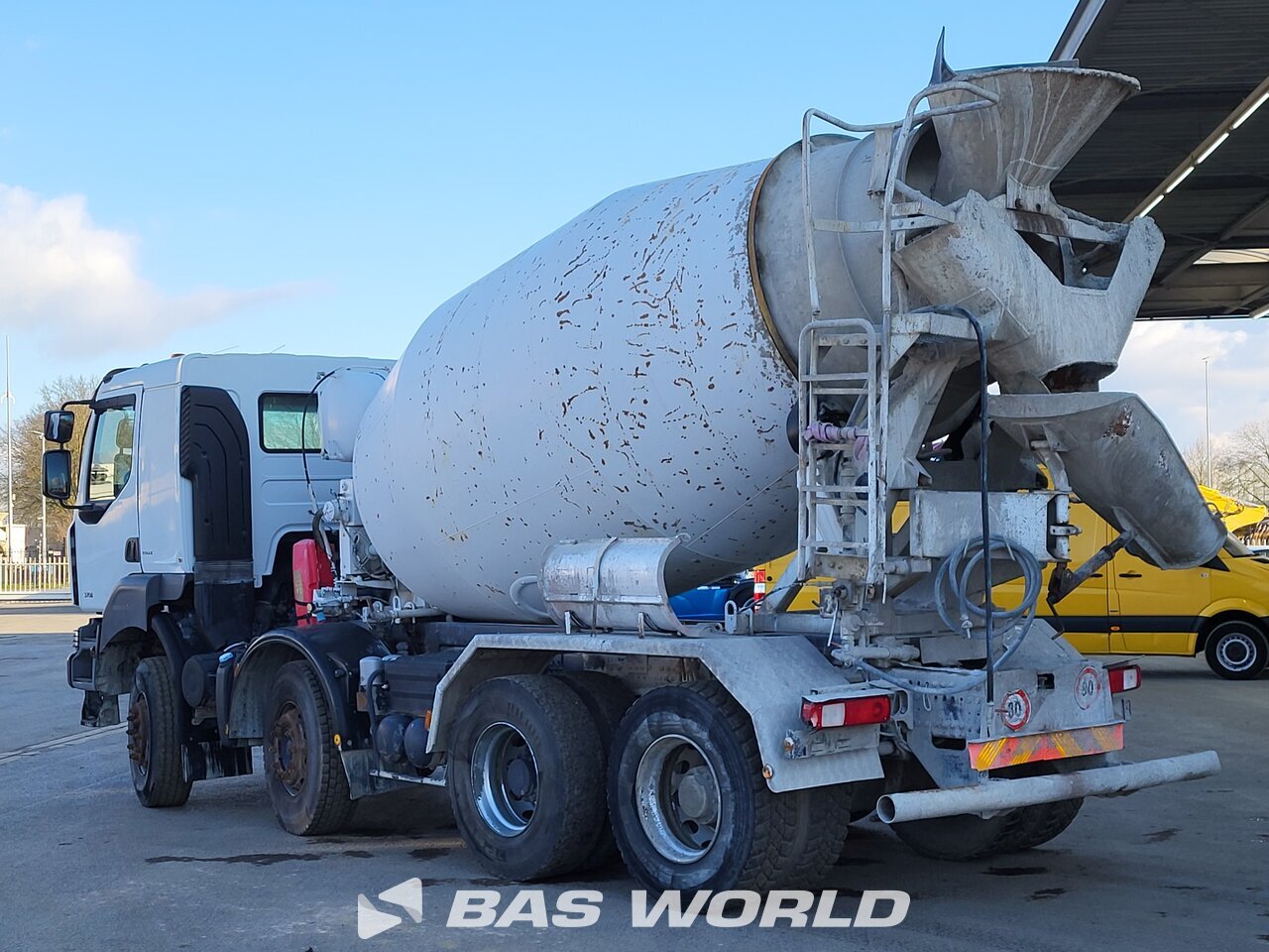 Other : Renault Kerax 370 8X4 Camion malaxeur béton