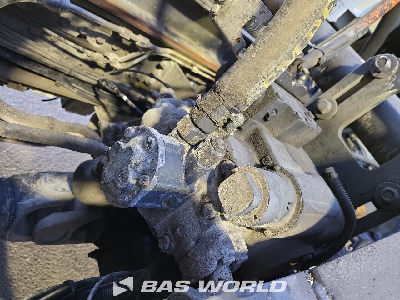 Other : Renault Kerax 370 8X4 Camion malaxeur béton