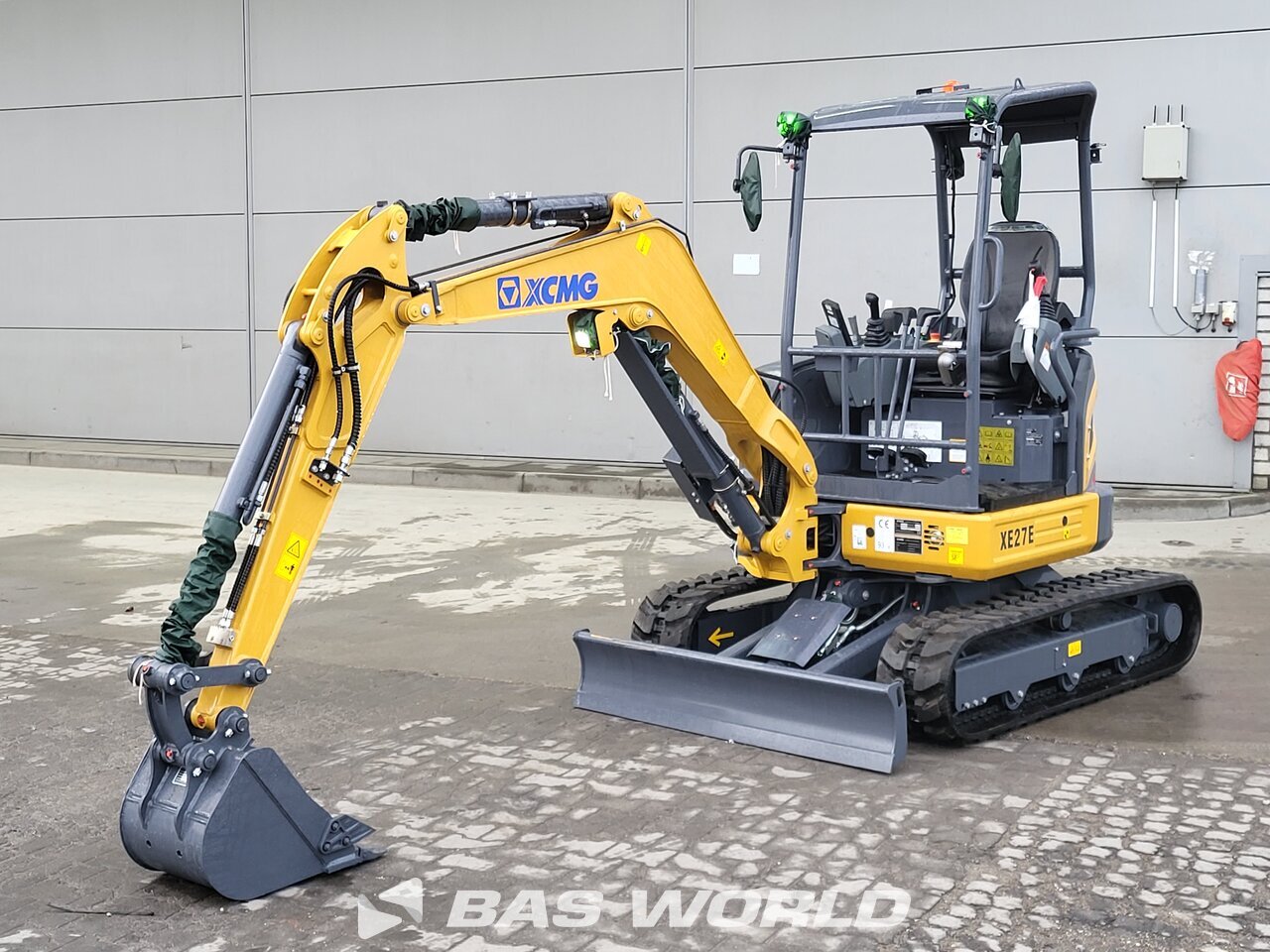 Front left : XCMG XE27 E Mini pelle <10t