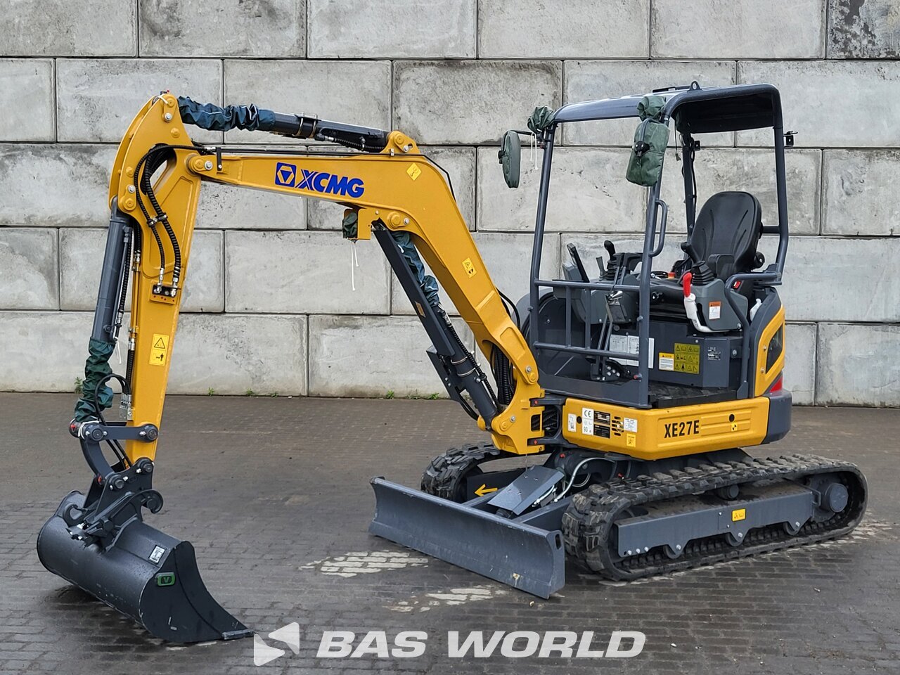 Front left : XCMG XE27 E Mini pelle <10t