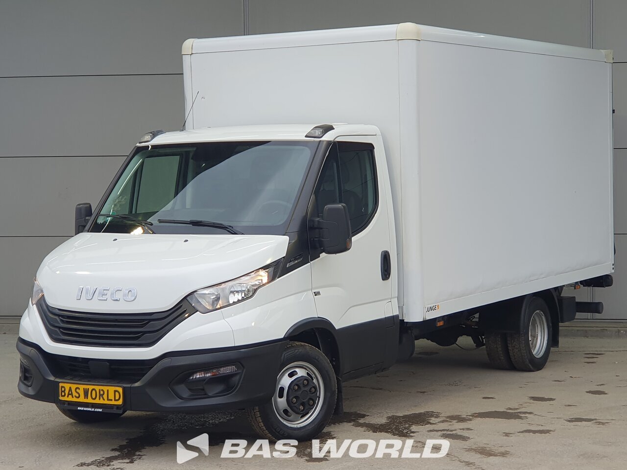 Front left : Iveco Daily 35C16 Carrosseries