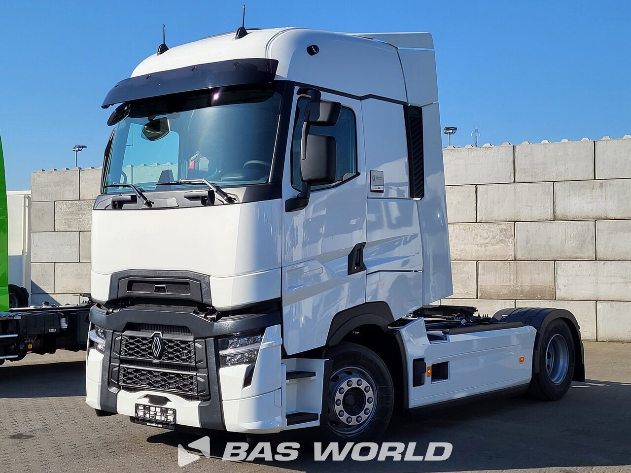 Front left : Renault T 520 4X2 Tracteur routier