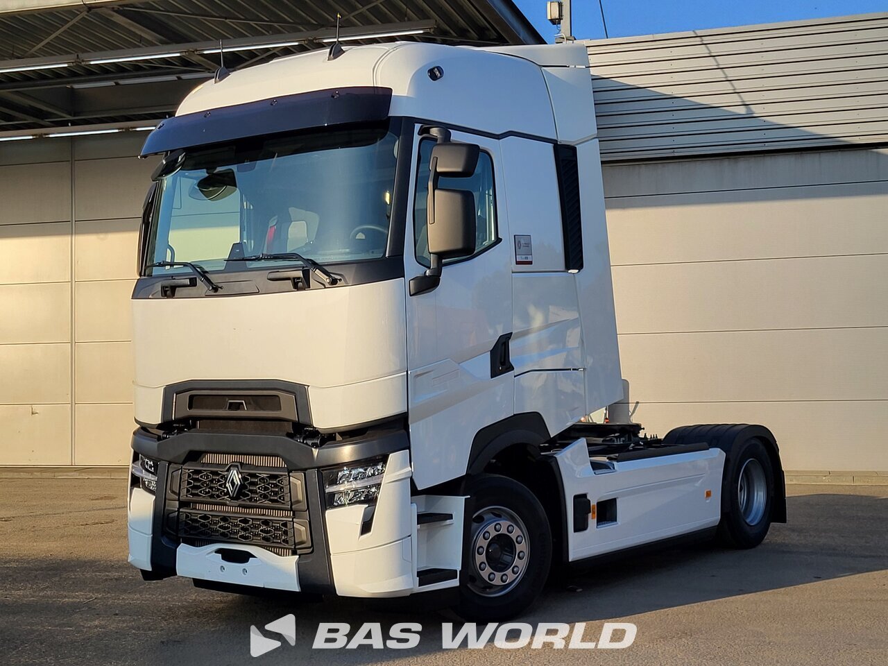 Front left : Renault T 520 4X2 Tracteur routier