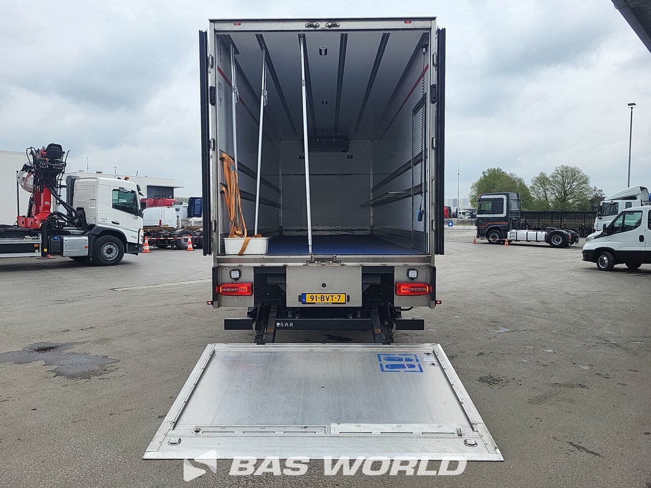 Other : DAF XD 300 4X2 Gray Adams Camion frigorifique