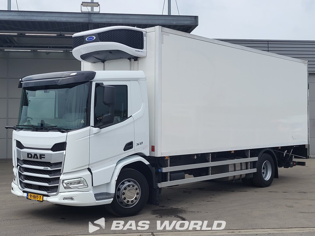 Front left : DAF XD 300 4X2 Gray Adams Camion frigorifique