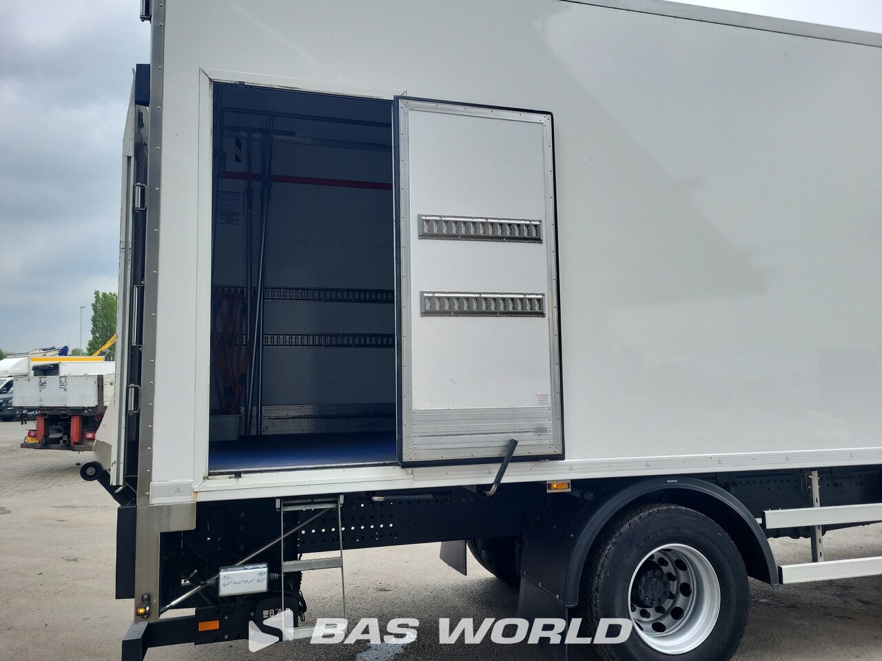 Other : DAF XD 300 4X2 Gray Adams Camion frigorifique