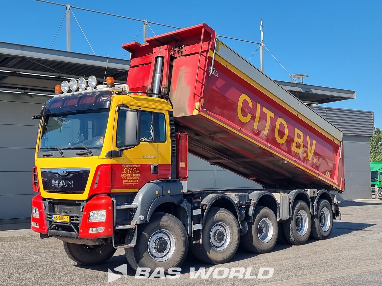 Front left : MAN TGS 41.480 10X8 Hyva Camion Benne