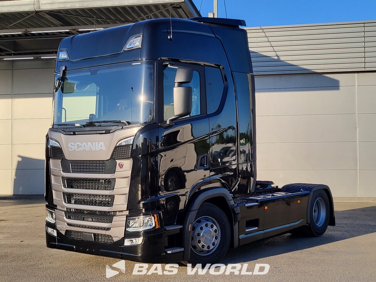 Front left : Scania S460 4X2 Tracteur routier