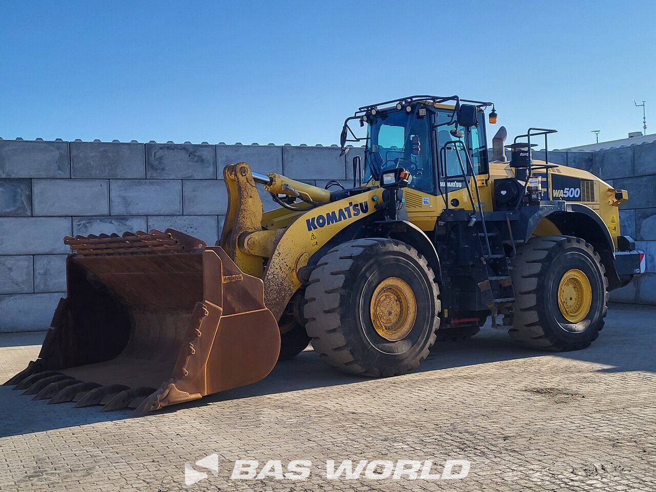 Front left : Komatsu WA500-8 Chargeuse sur pneus