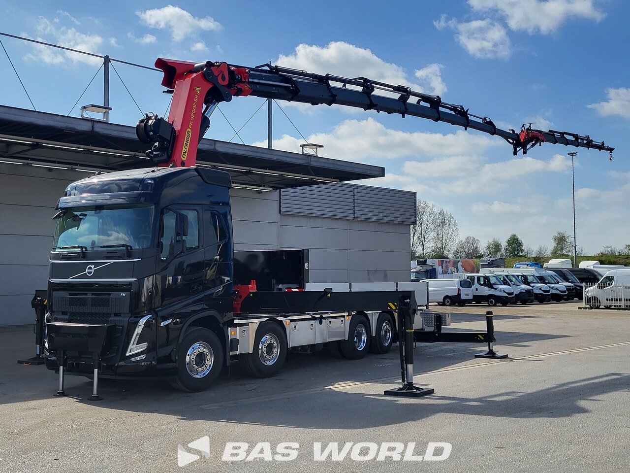 Front left : Volvo FH 500 8X2 Arvorense Camion plateaux