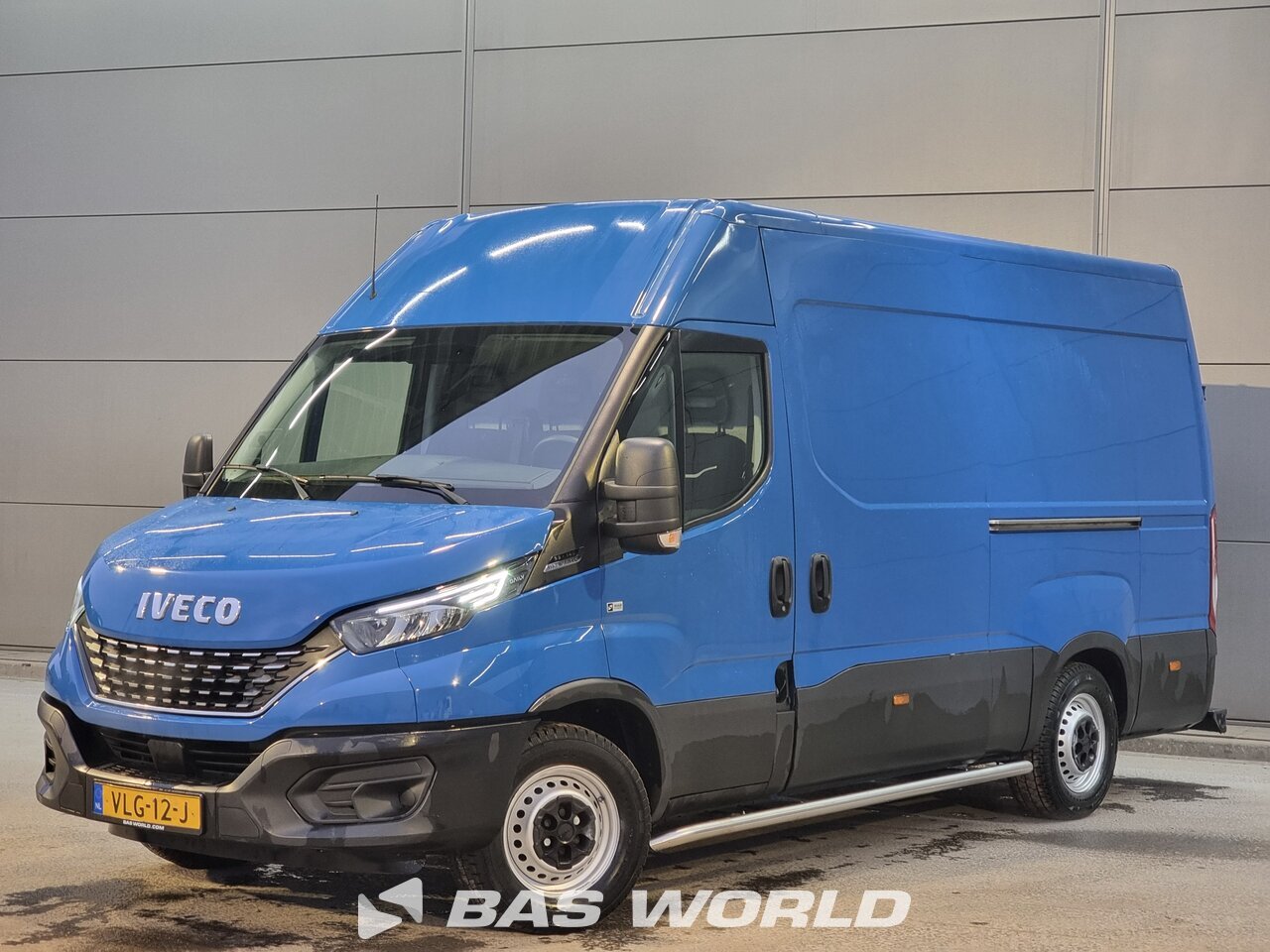Front left : Iveco Daily 35S14 Fourgons utilitaires