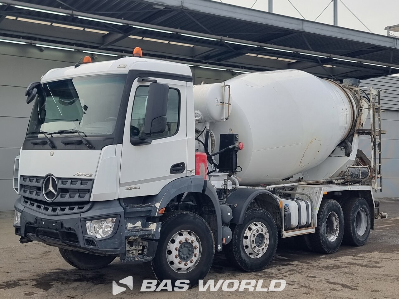 Front left : Mercedes Arocs 3240 8X4 Intermix,  Type: P9GL Camion malaxeur béton