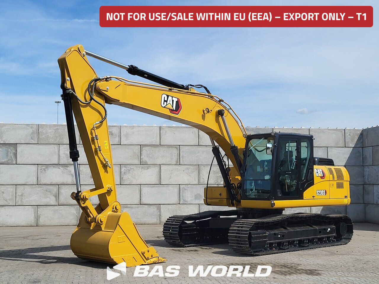 Front left : Caterpillar 323 D3 Pelle sur chenilles