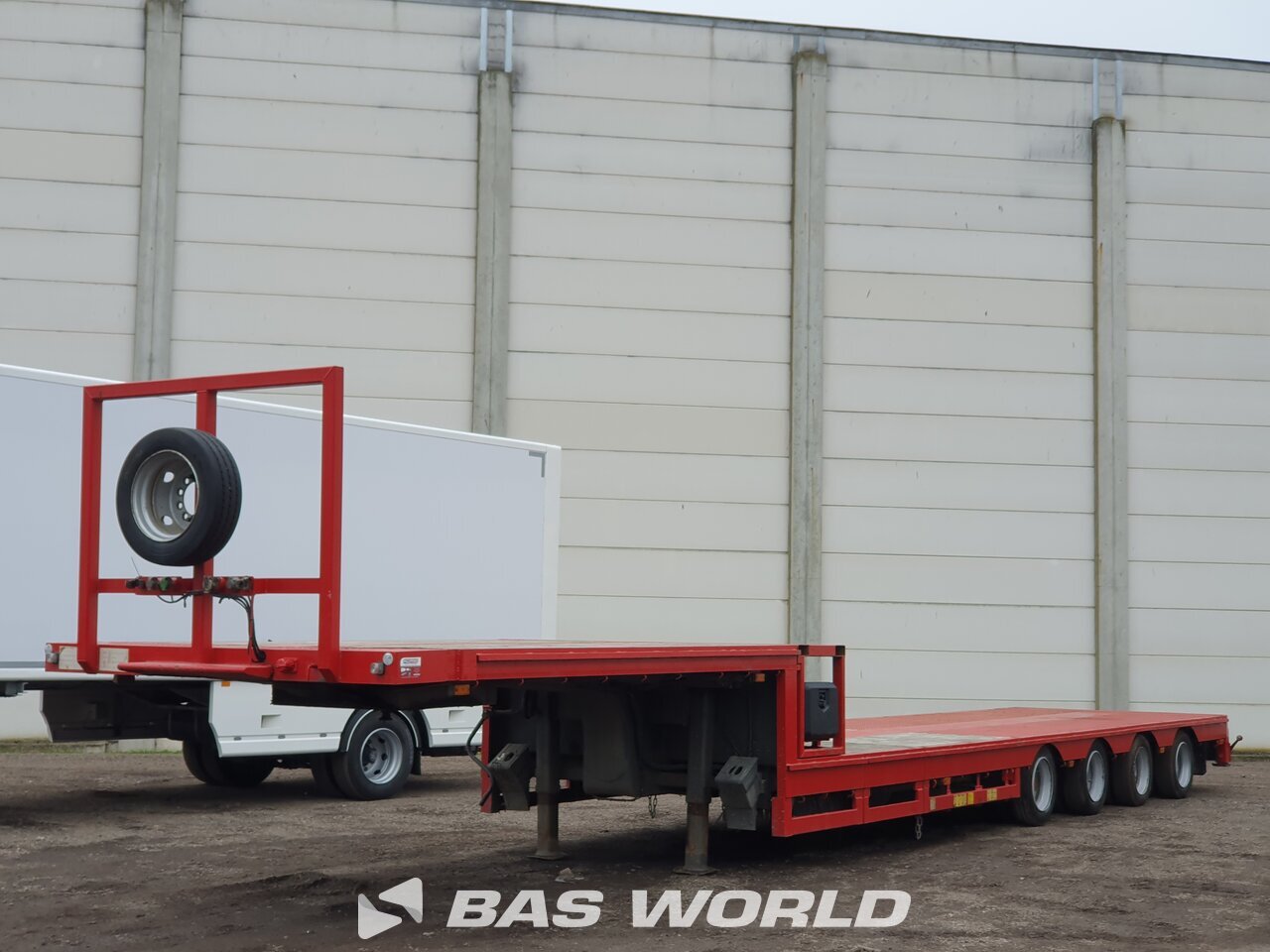 Front left : Broshuis Semi-remorques porte engins