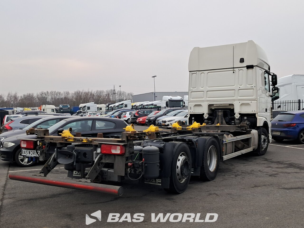 Back right : DAF XF 480 6X2 SDG Camion à Caisse Mobile