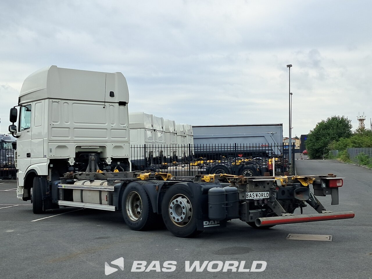 Back left : DAF XF 480 6X2 SDG Camion à Caisse Mobile
