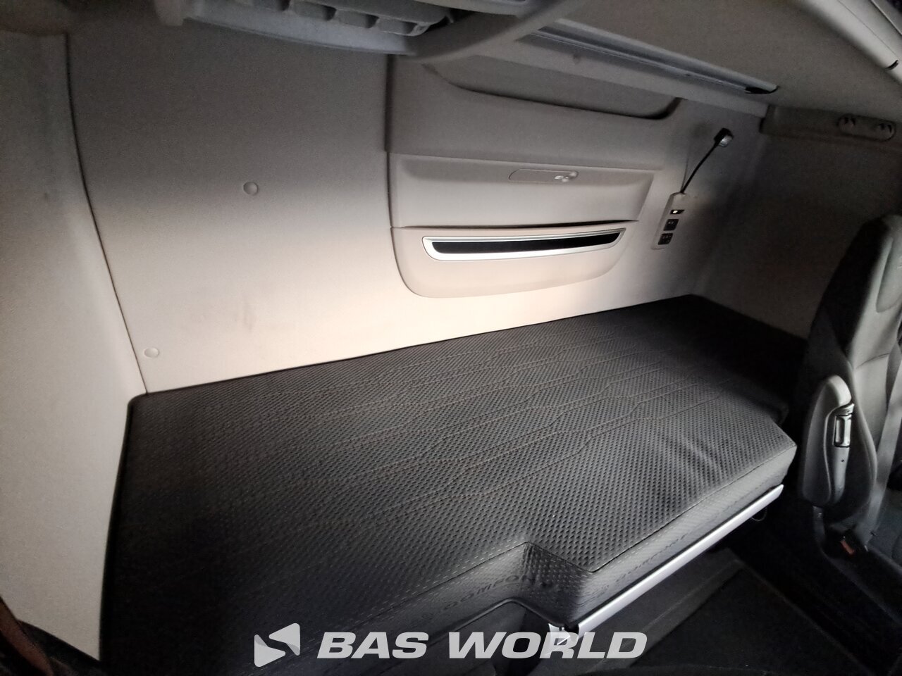 Other : DAF XF 480 6X2 SDG Camion à Caisse Mobile