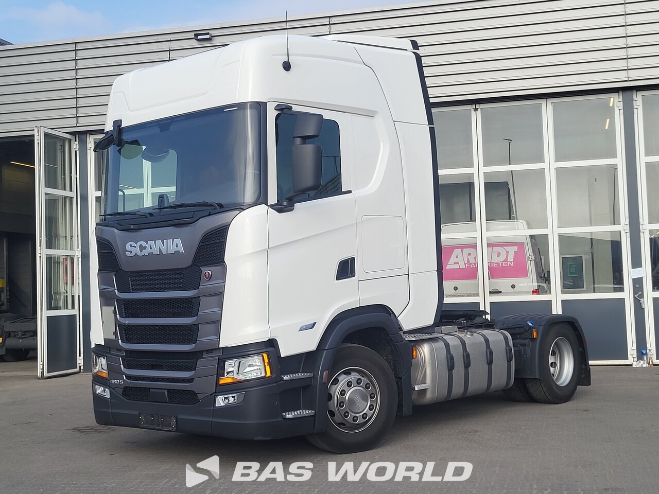 Front left : Scania S460 4X2 Tracteur routier