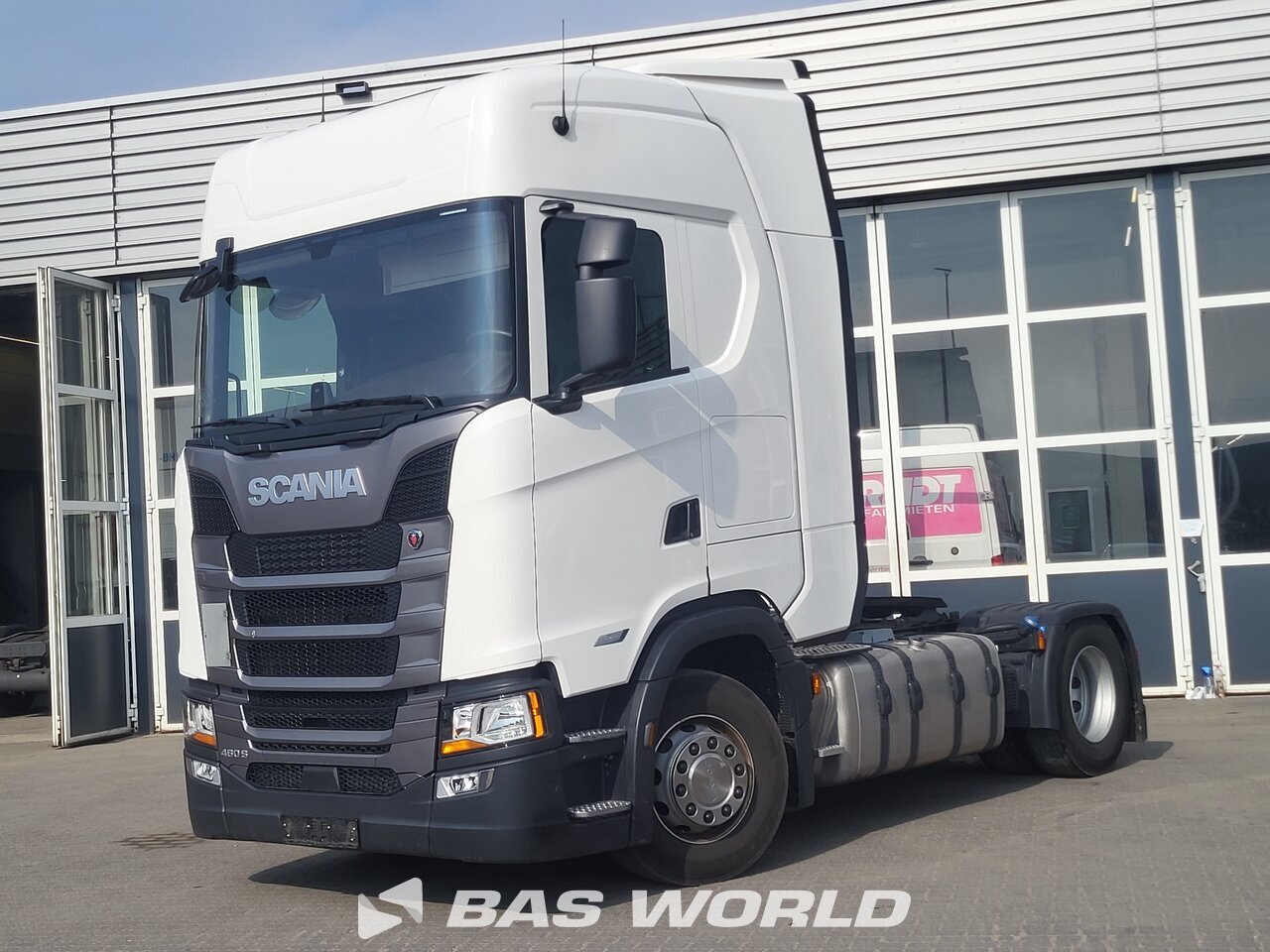 Front left : Scania S460 4X2 Tracteur routier