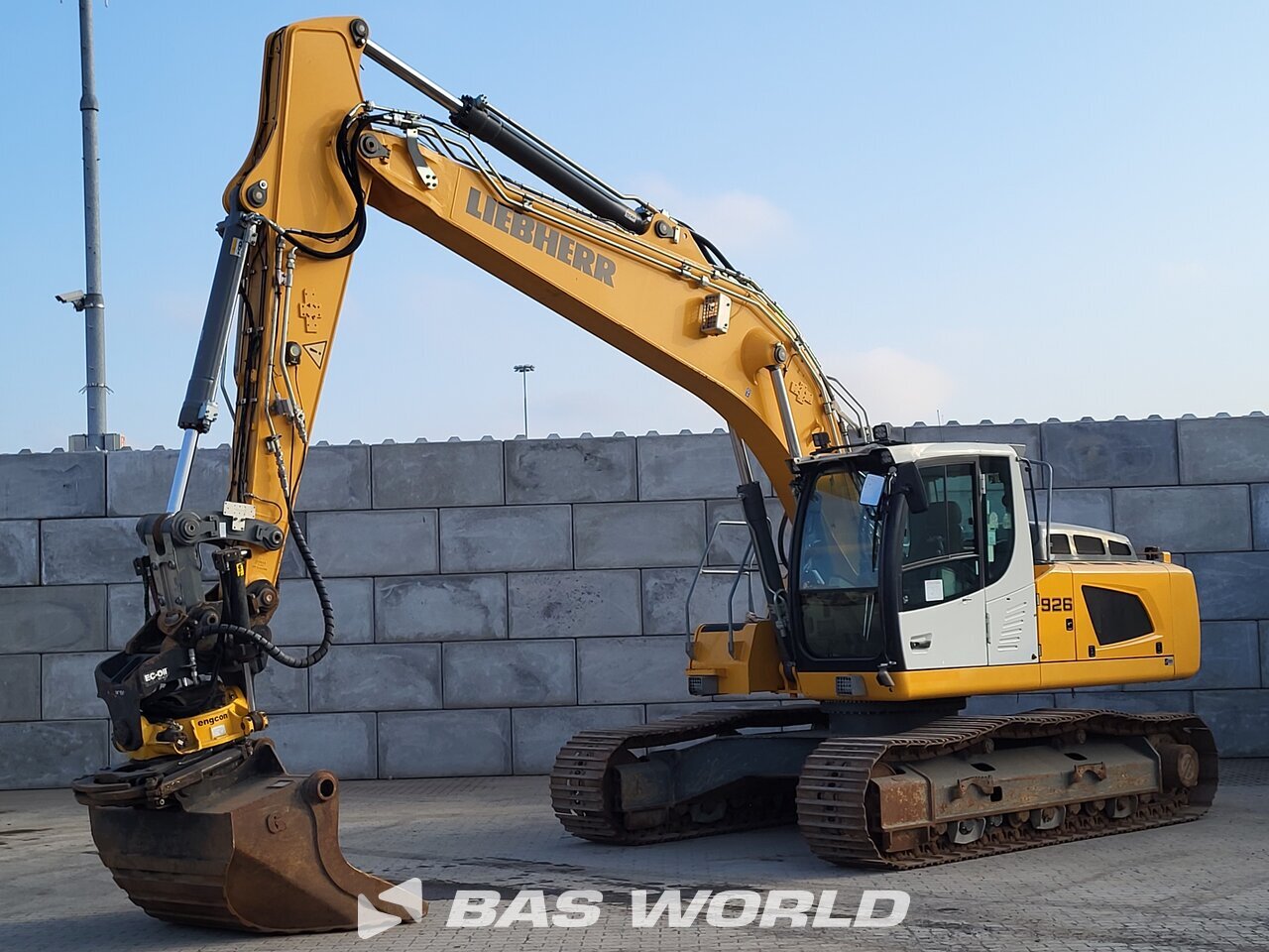 Front left : Liebherr R926 WLC Pelle sur chenilles