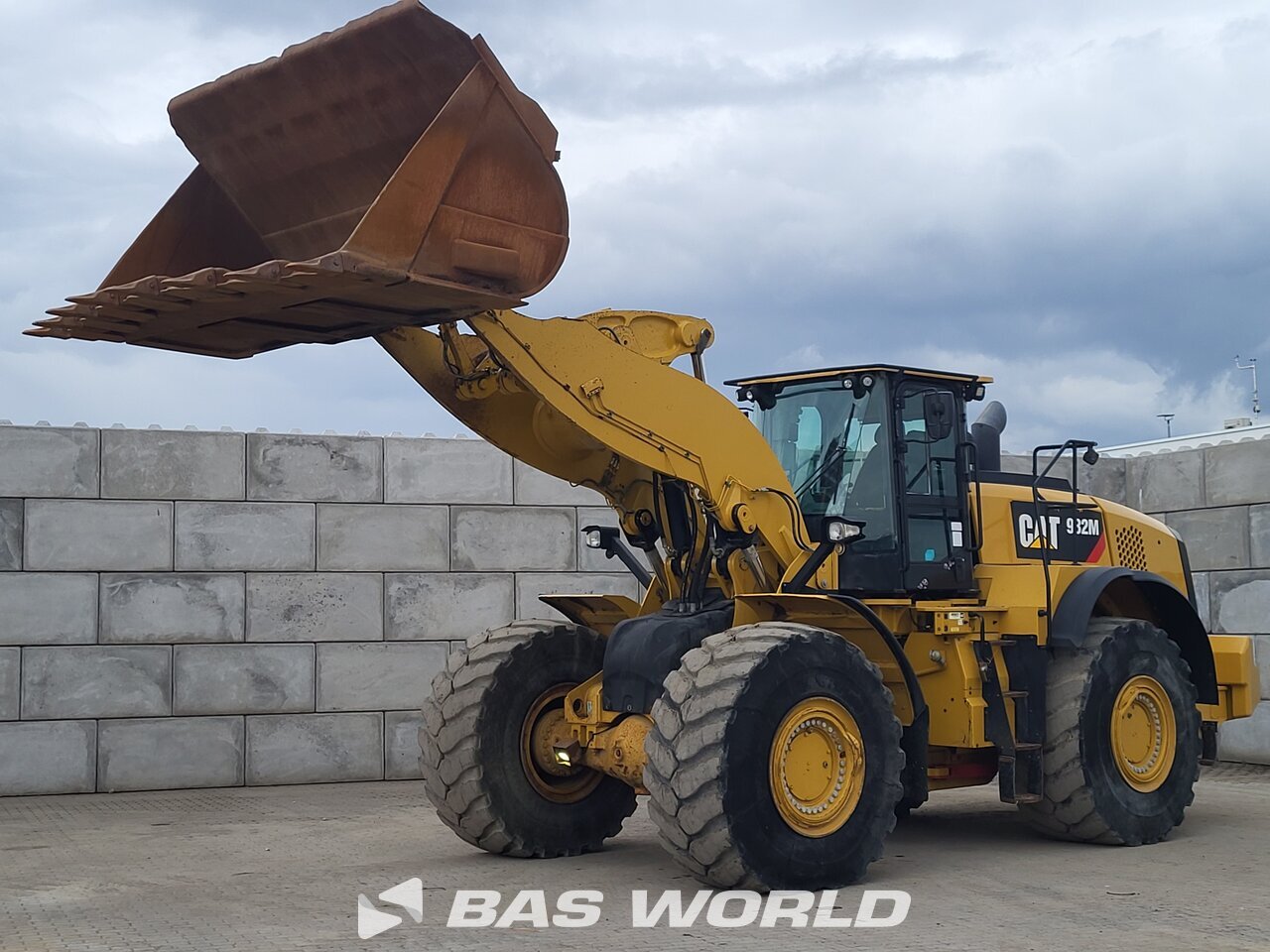 Front left : Caterpillar 982 M Chargeuse sur pneus
