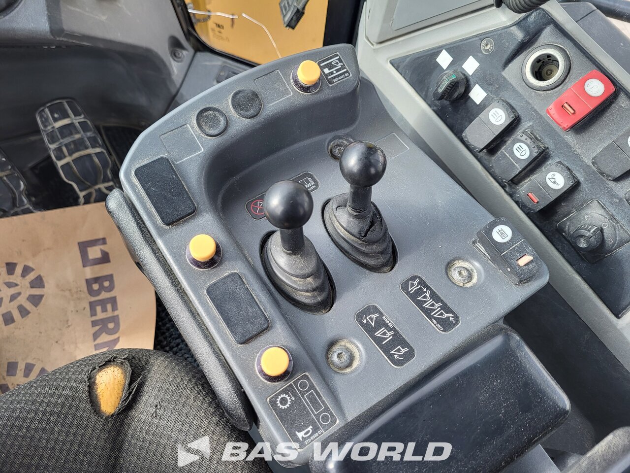 Other : Caterpillar 982 M Chargeuse sur pneus