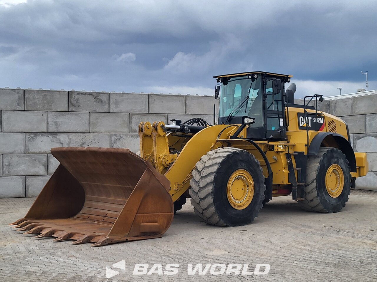 Front left : Caterpillar 982 M Chargeuse sur pneus