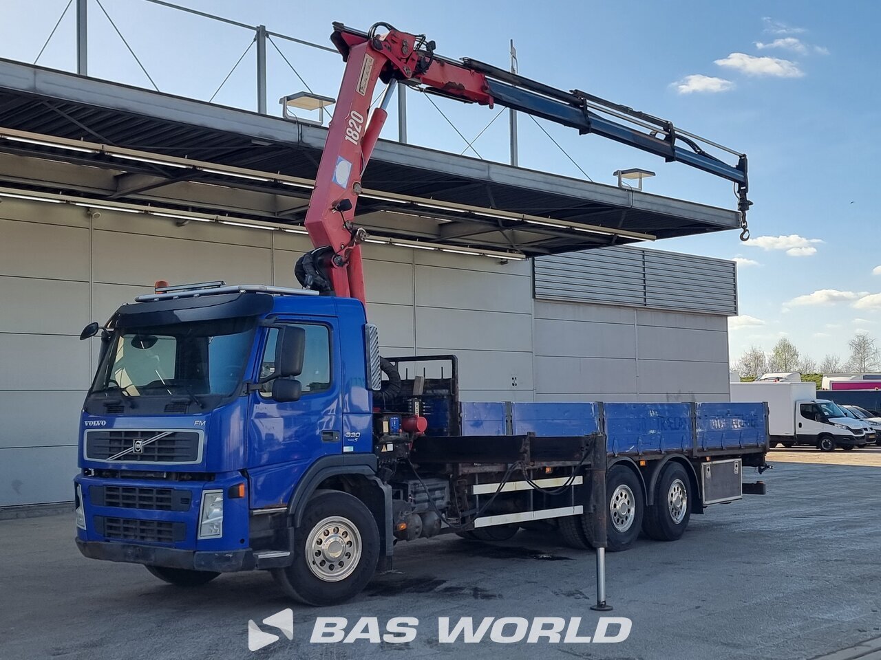 Front left : Volvo FM 330 6X2 Camion plateaux