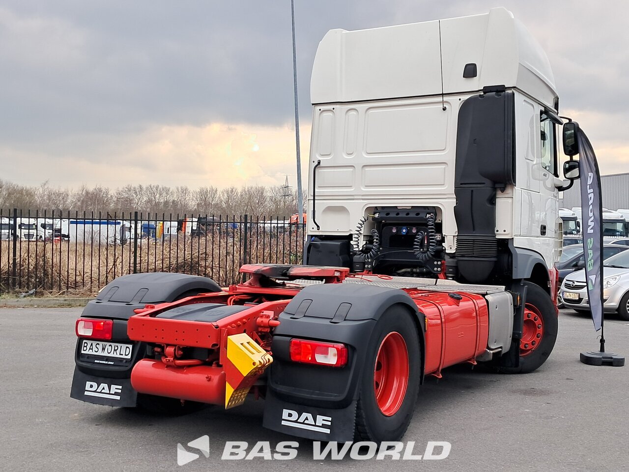 Back right : DAF XF 530 4X2 Tracteur routier