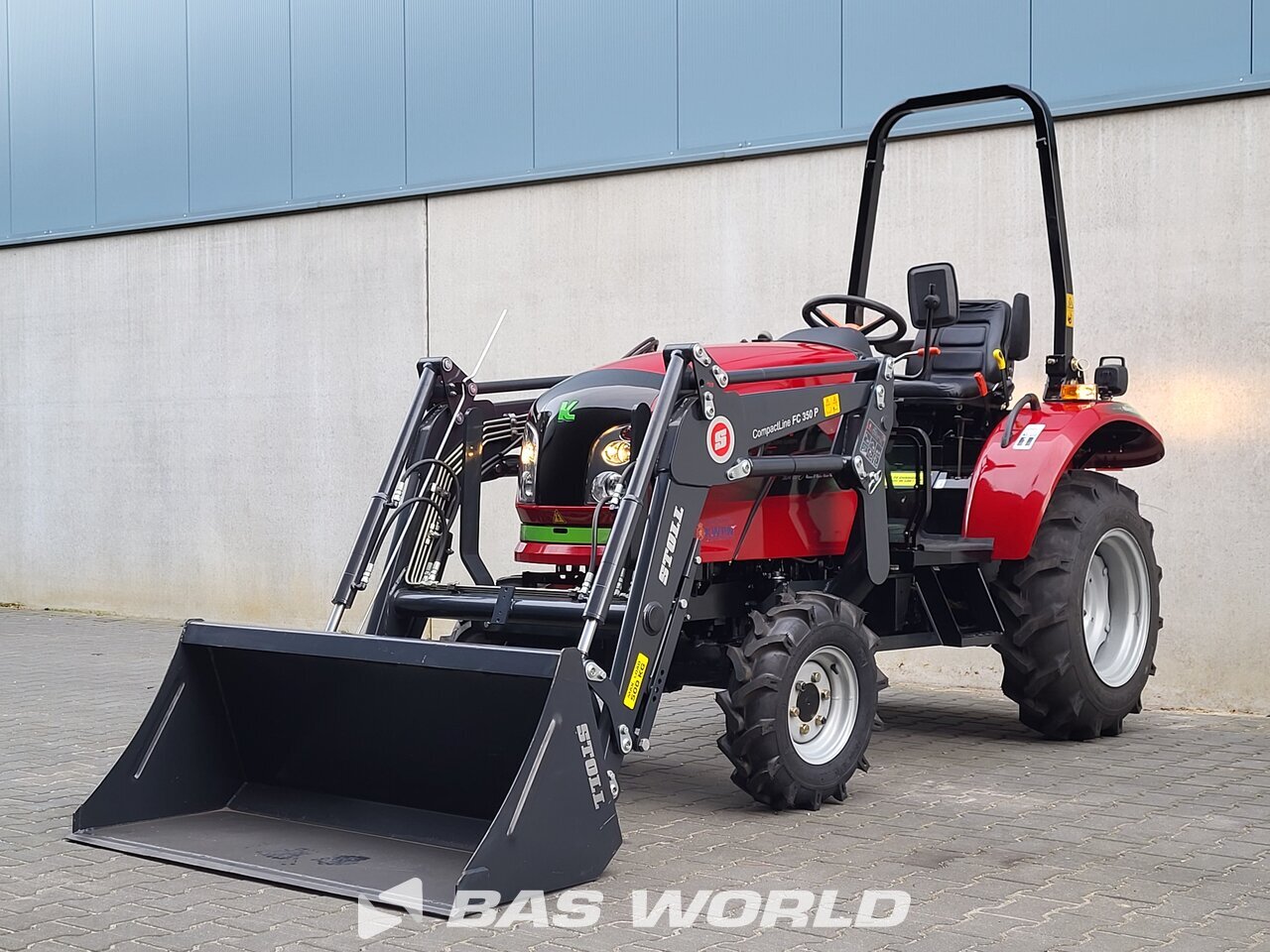 Front left : Knegt 304G2E Tracteur