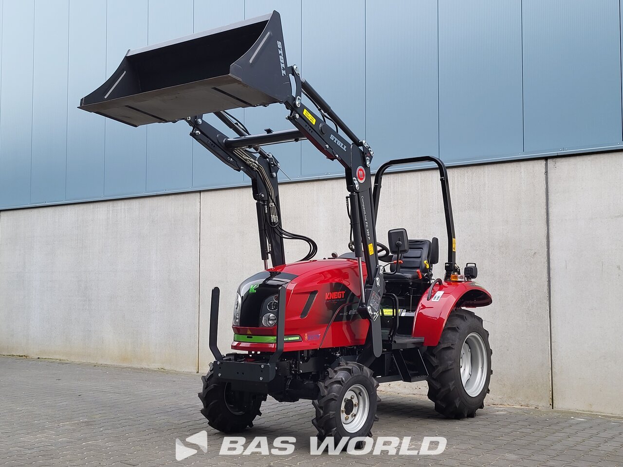 Front left : Knegt 304G2E Tracteur