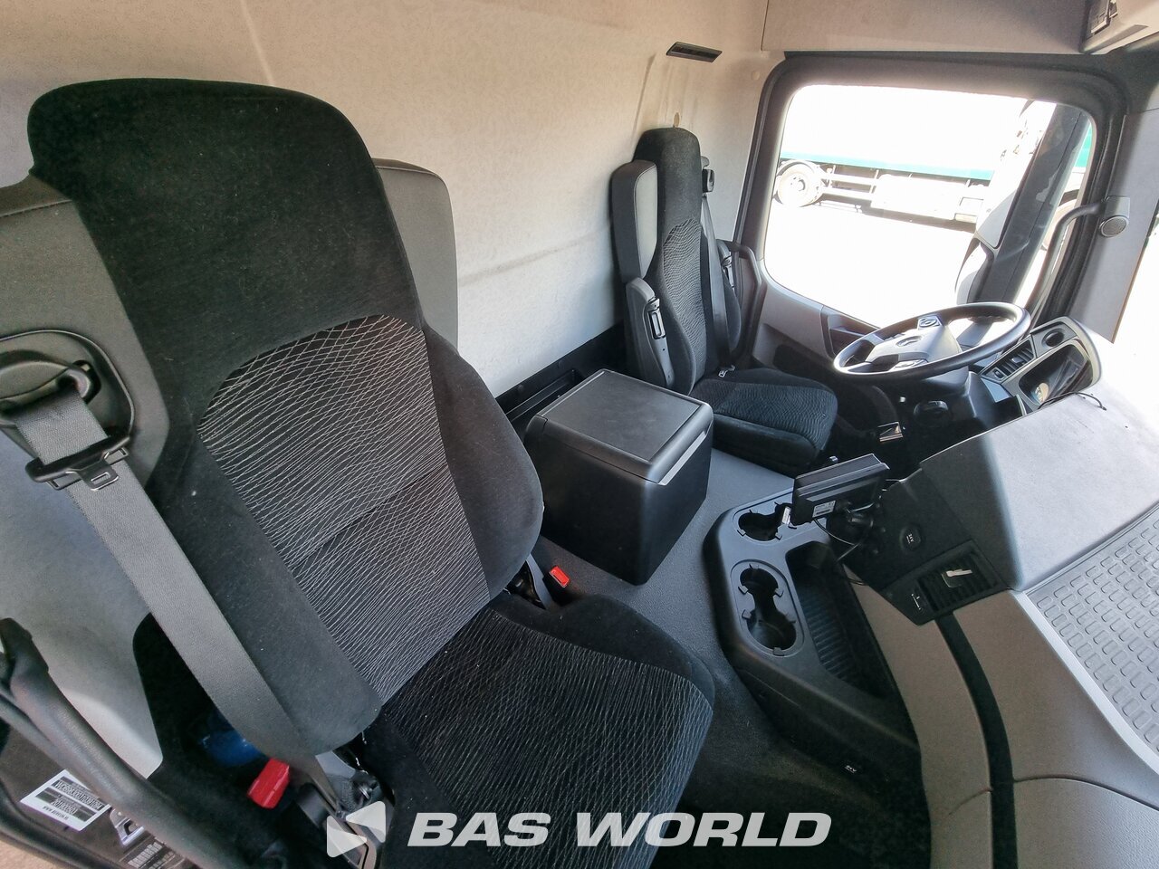 Other : Mercedes Antos 1824 4X2 Van Berkum Carrosseries fourgons
