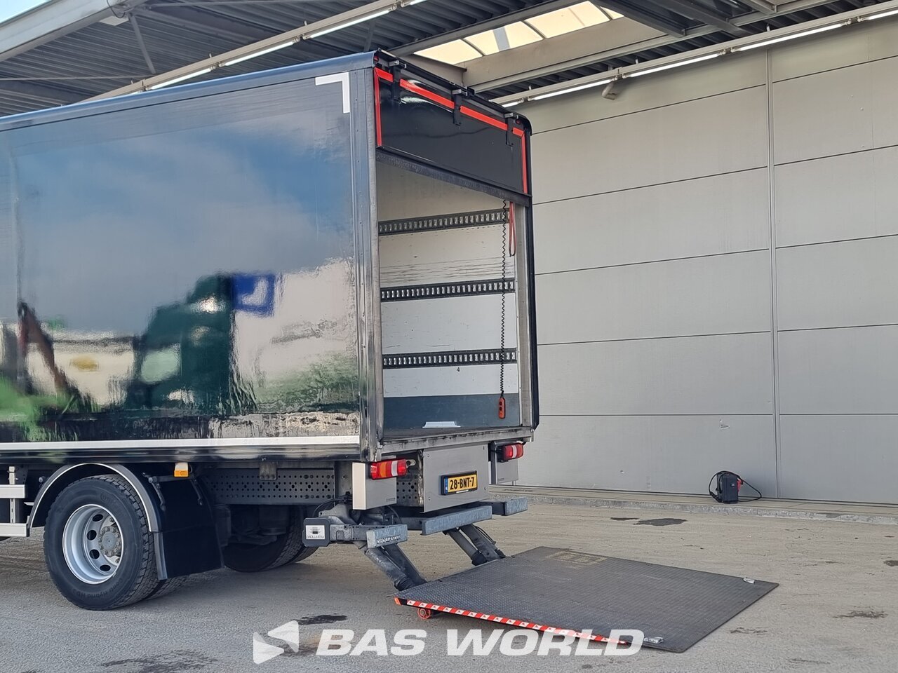 Other : Mercedes Antos 1824 4X2 Van Berkum Carrosseries fourgons
