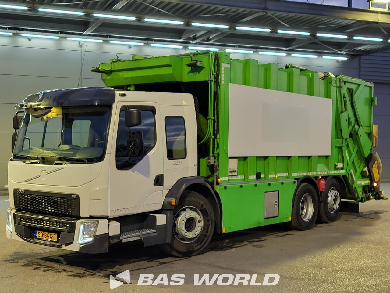 Front left : Volvo FE 320 6X2 MOL type Pusher IID CB DUAL IID Camion d'ordures