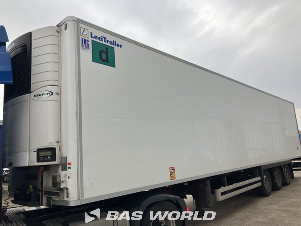 Front left : Lecitrailer Carrier Vector 1550 Semi-remorque frigorifique