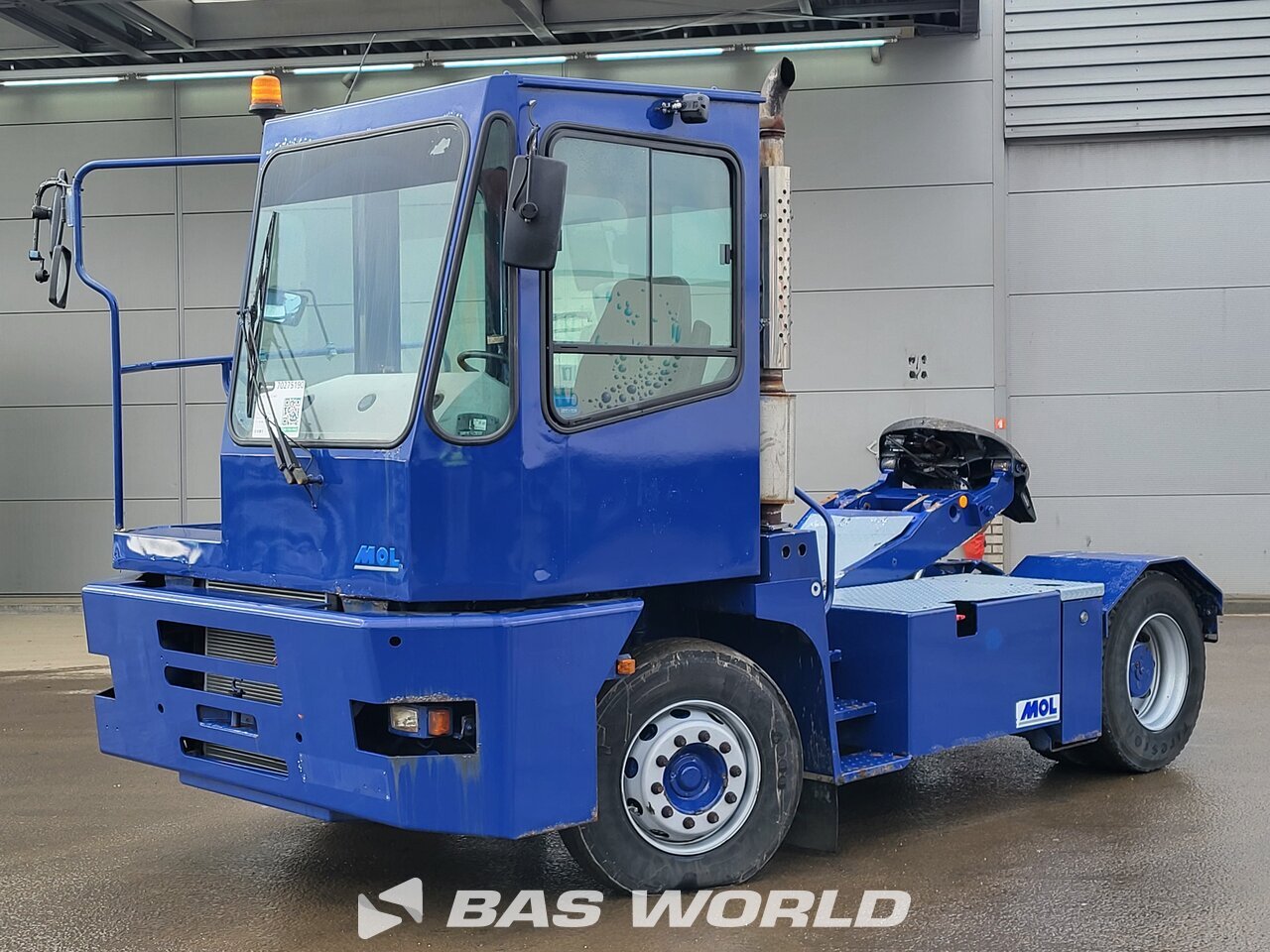 Front left : Mol Tracteur terminal