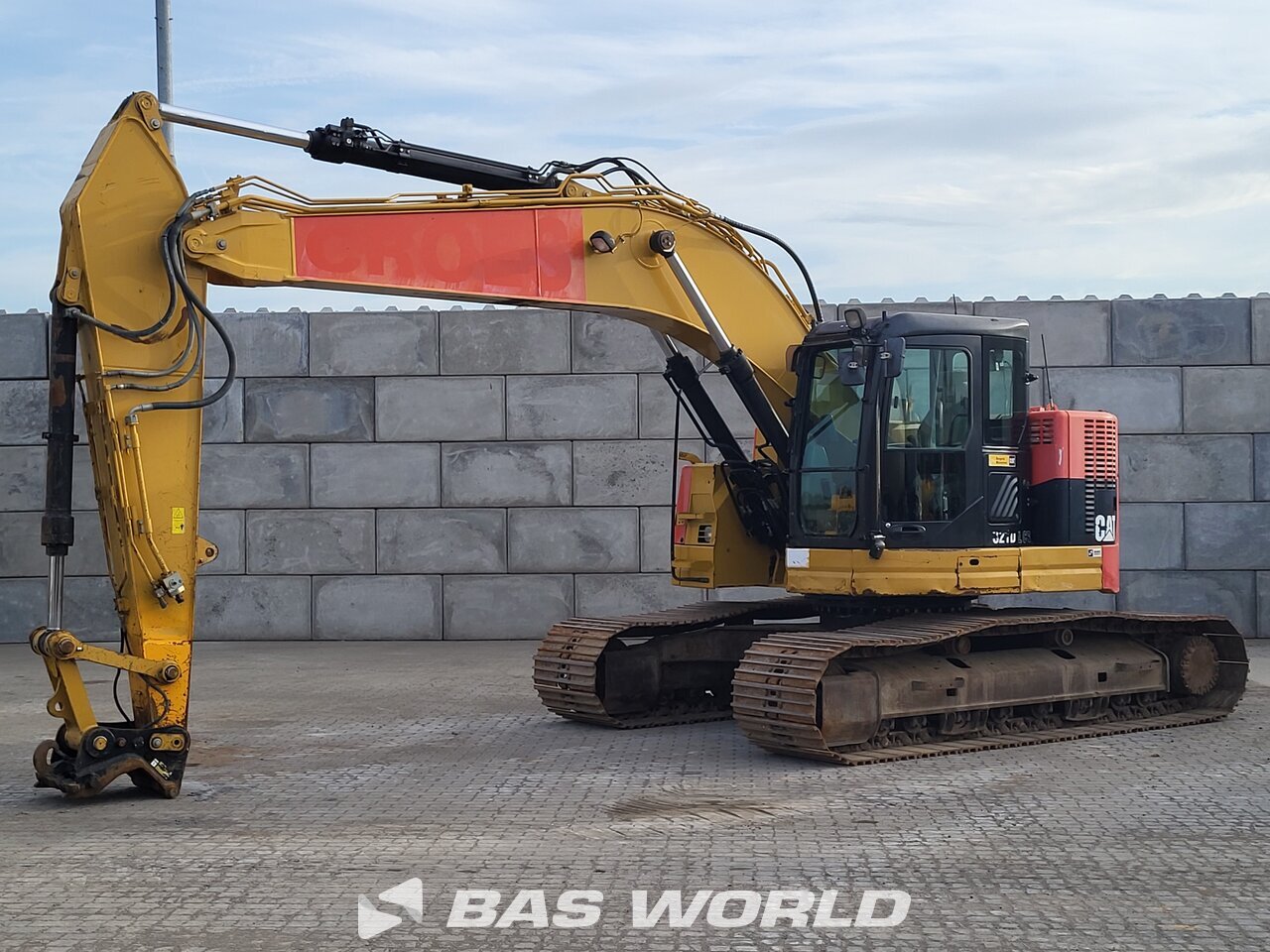 Front left : Caterpillar 321 D Pelle sur chenilles