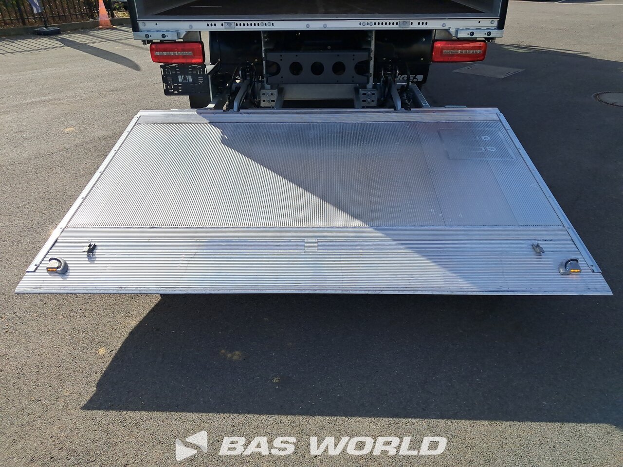 Loading chart Crane : DAF XB 260 4X2 JUNGE Camion rideaux coulissants