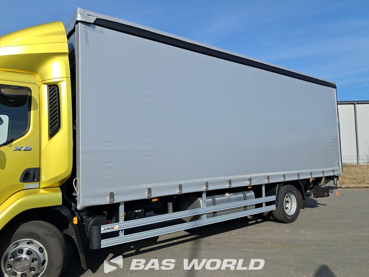 Superstructure : DAF XB 260 4X2 JUNGE Camion rideaux coulissants
