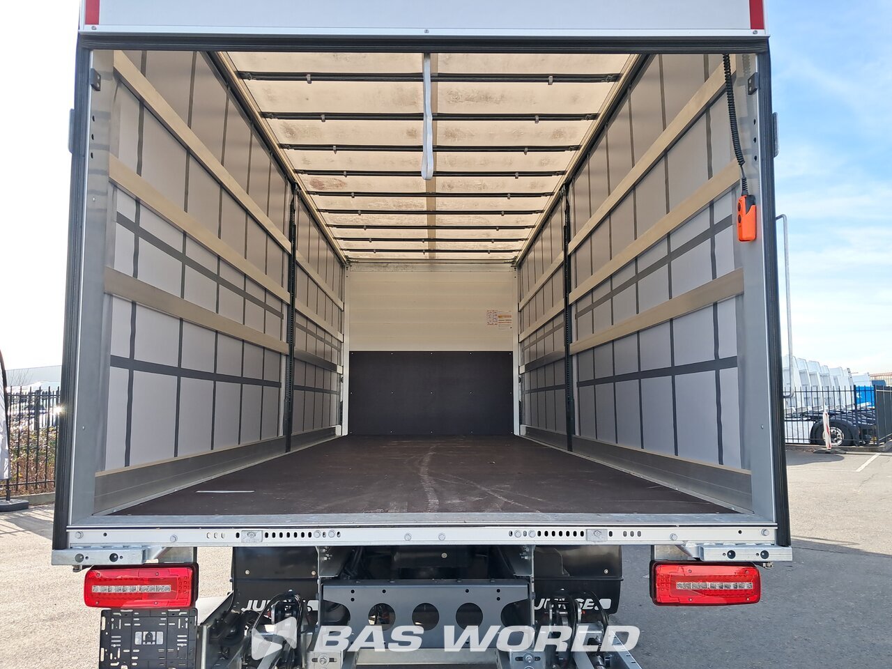 Superstructure interior : DAF XB 260 4X2 JUNGE Camion rideaux coulissants