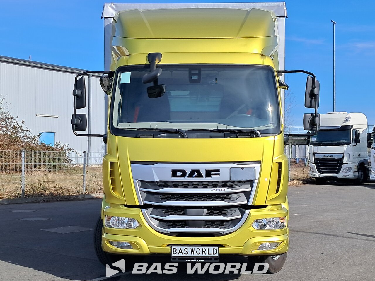 Front : DAF XB 260 4X2 JUNGE Camion rideaux coulissants