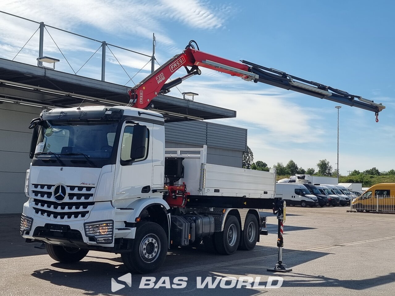 Front left : Mercedes Arocs 3348 6X4 Pavic Camion Benne